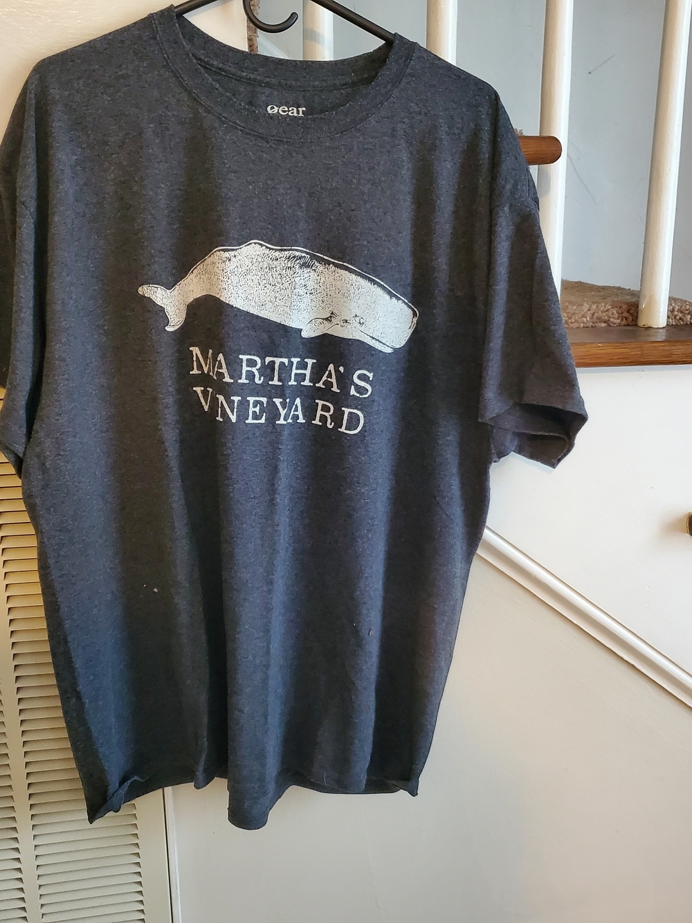 Martha's Vineyard Men's Dark Gray Whale Graphic Tee XL Gear for Sports
